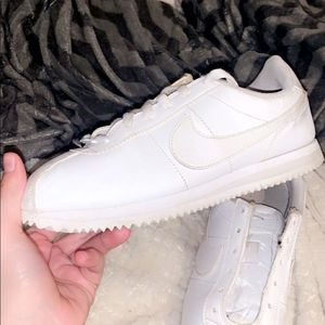 white nike cortez